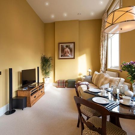 Arkle - Five Star Town Centre Apartment, Челтнъм Екстериор снимка
